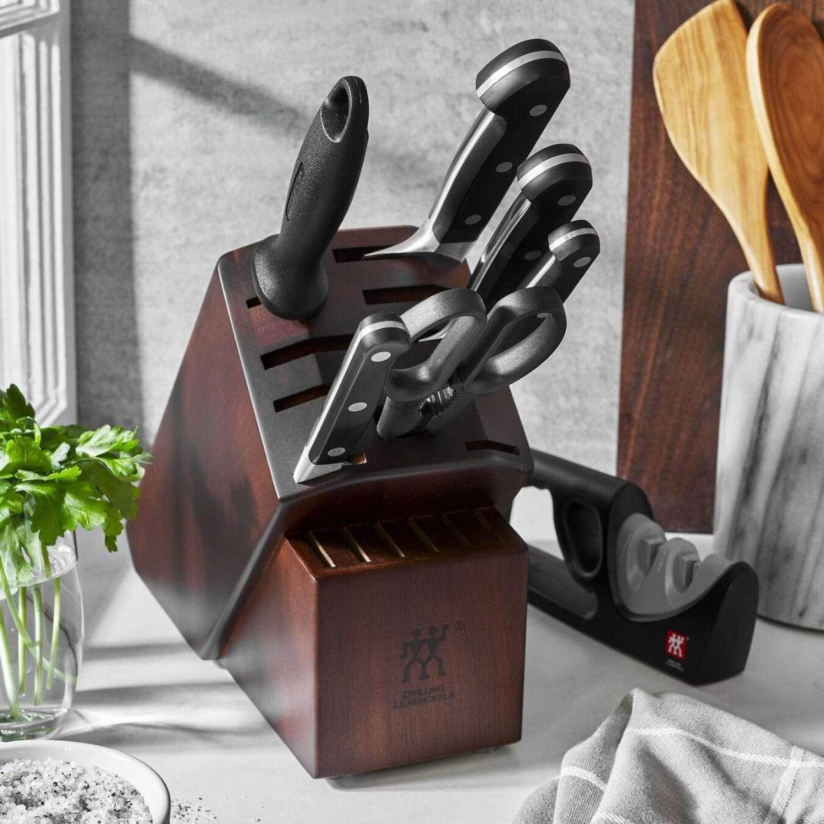 Zwilling ZWILLING Pro 7-pc Self-Sharpening Knife Block Set